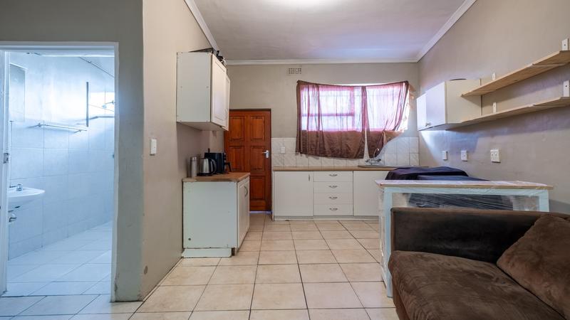 6 Bedroom Property for Sale in Kensington Western Cape